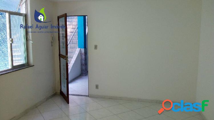 Aluga-se casa com 2 quartos,80 m2, em área nobre de