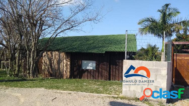 Linda Casa Rústica a Venda na Praia Mole com Vista
