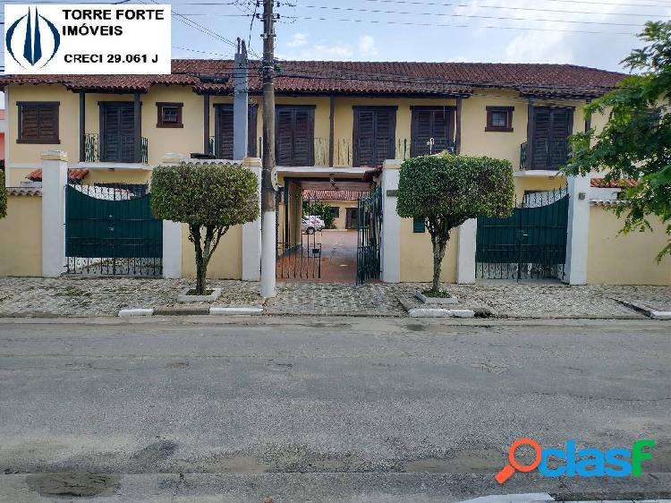 Linda casa com 2 dormitórios e 2 vagas em Bertioga