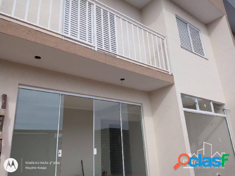VENDE-SE CASA NOVA CONTENDO 3 SUÍTES NO BAIRRO ESTÂNCIA