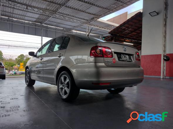 VOLKSWAGEN POLO SEDAN 1.6 MI TOTAL FLEX 8V 4P PRATA 2014 1.6