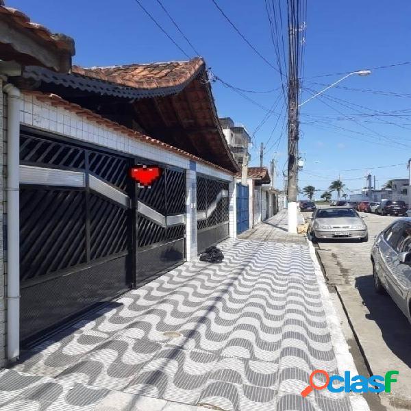 Casa com 02 dormitórios sendo 01 suíte, localizado na Vila