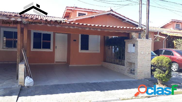 Ótima casa com 2 dormitórios para locação em condomínio