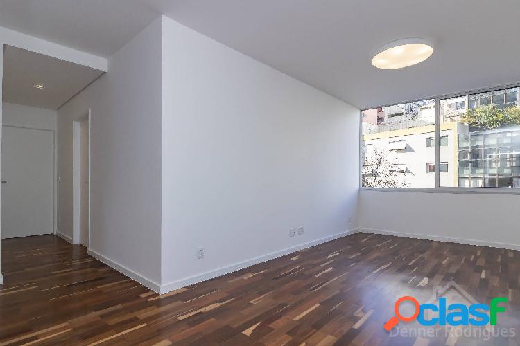 Apartamento super charmoso com 2 dormitórios, reformado.