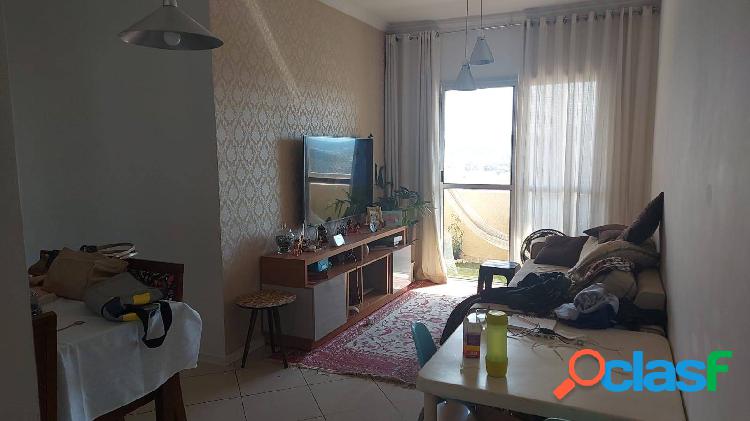 Apartamento com 3 dormitórios à venda, 74 m² por R$