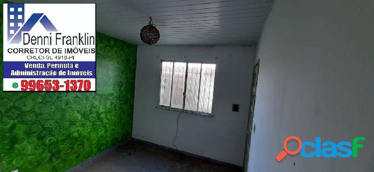 Casa com 02 quartos na Aruanda