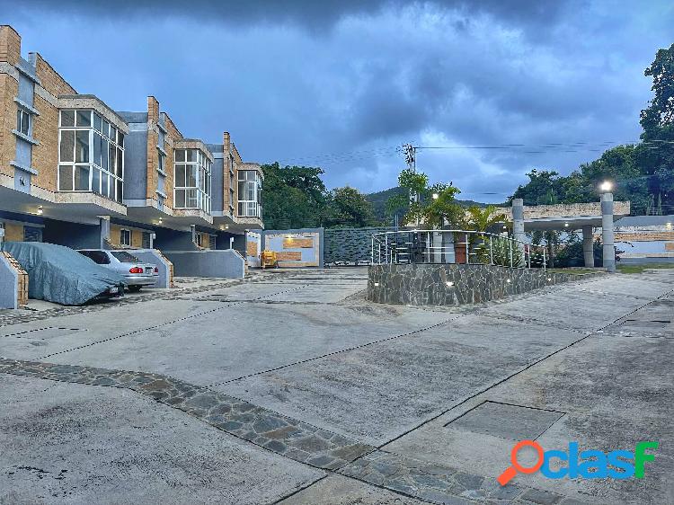 NO PUBLICAR EN NINGÚN LUGAR. Town house AMOBLADO en venta