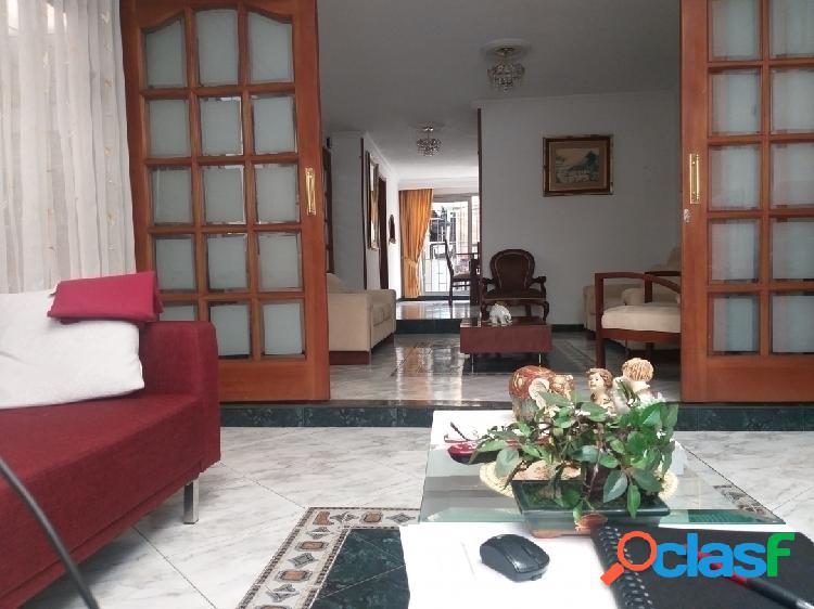 SE VENDE SUPER ACOGEDORA CASA AMPLIA EN BARRIO VILLA LUZ