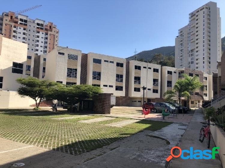 140 M2 En Venta Villa dos niveles, en Altos de Aricagua,