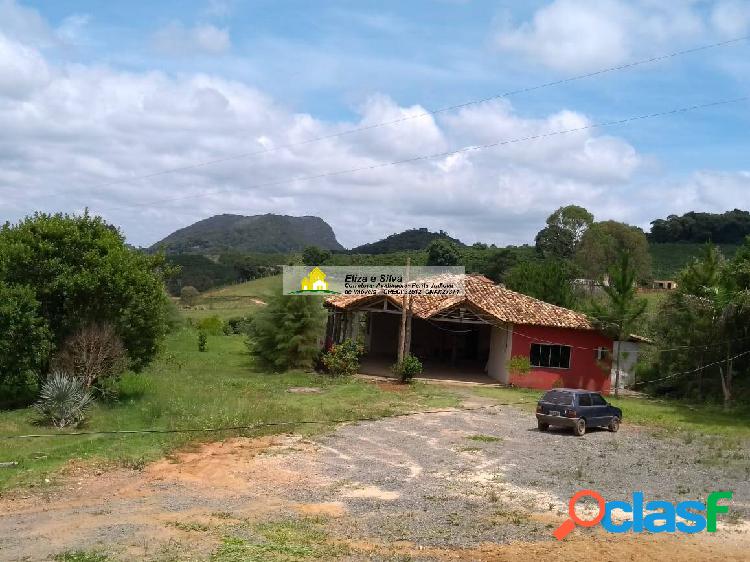 Bela chácara com piscinas e poço de peixe a venda em Nova