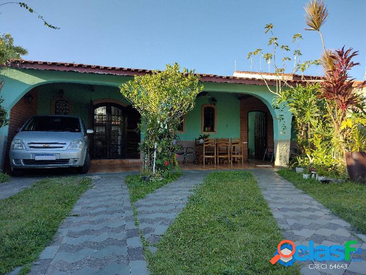 CASA 4 DORMS- AMPLO TERRENO-200M