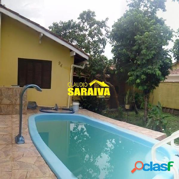 CASA COM PISCINA PRÓXIMA A RODOVIA