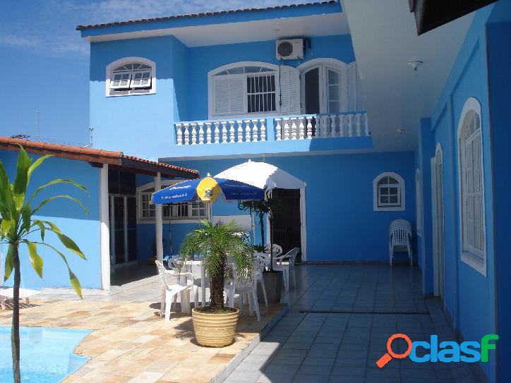 Casa assobradada com piscina