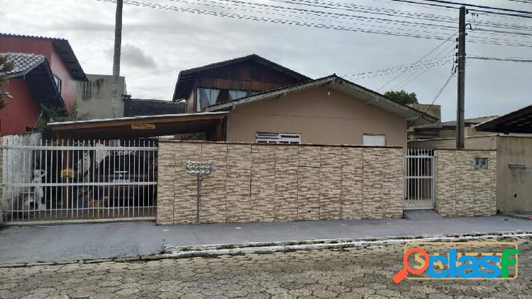 Casa com 3 dormitórios, 190m², sendo 2 imóveis no Dom