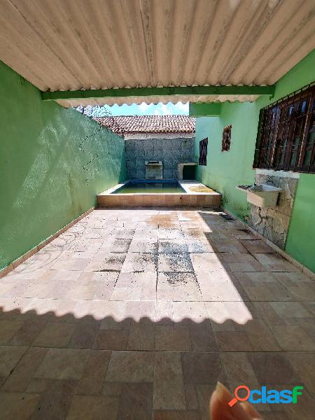 Casa de 2 dorms com piscina em Mongaguá a 400m da praia