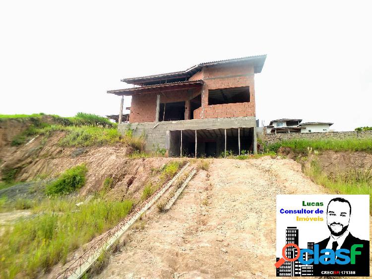 Casa de 240 m² de área construída no condomínio Vivendas