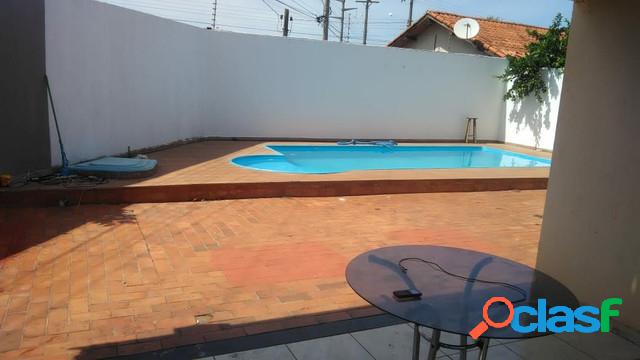 Casa em condomínio com piscina Moreninha