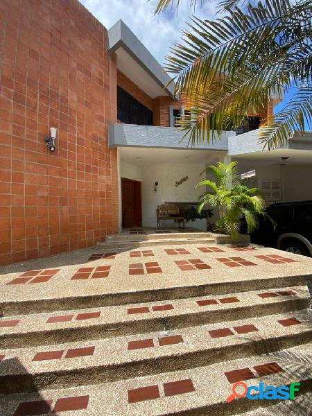 Casa en Altos Guataparo con piscina