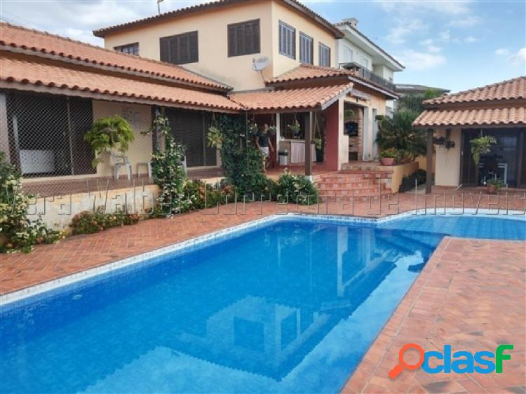 Casa estilo marroquino 5 suítes e piscina