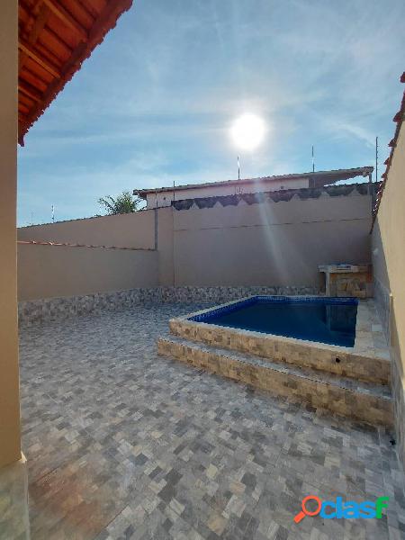 Casa nova de 2 dorms com piscina a 100m da praia em