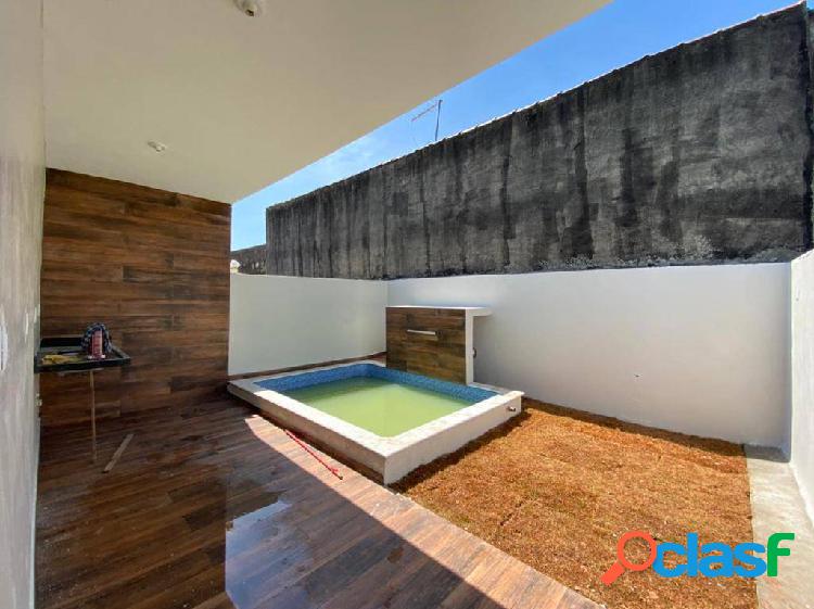 Casa nova de 3 dorms com piscina lado praia em Itanhaém