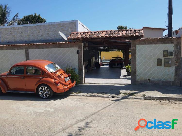 Maravilhosa casa com piscina sendo 2 quartos, e área