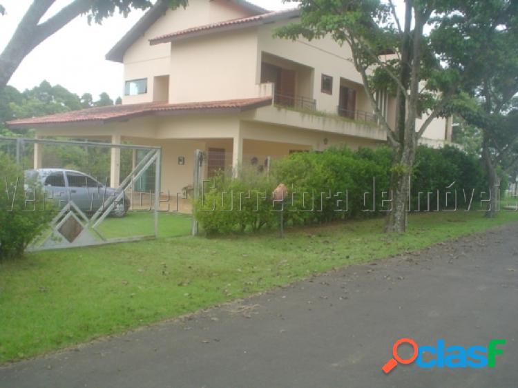 Sobrado com 4 dorm/2 suítes com piscina