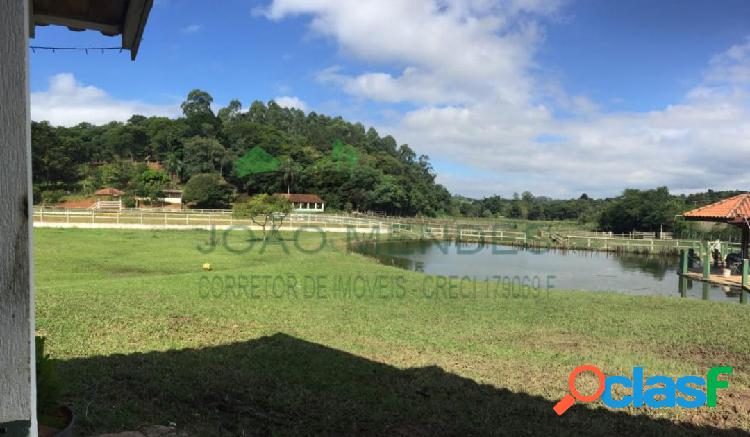 Sítio à venda na Estrada da Boa Vista, em Atibaia/SP.