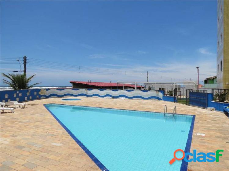 VENDE-SE APARTAMENTO EM CONDOMÍNIO FECHADO DE FRENTE AO MAR