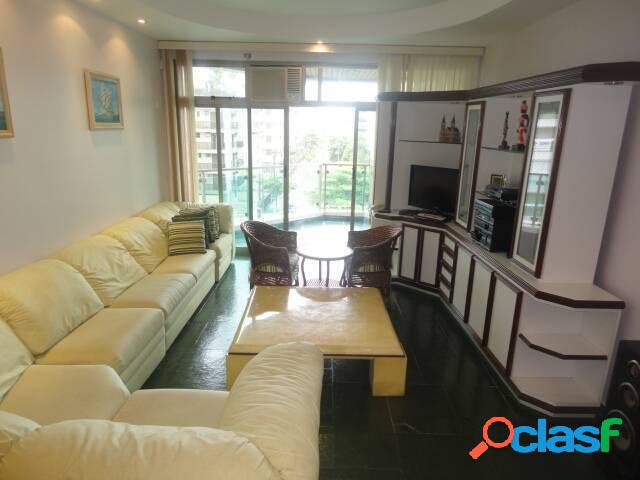 AMPLO APARTAMENTO, APENAS 150M DO MAR, COM LAZER