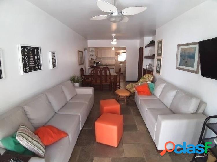 AMPLO APARTAMENTO, NO MELHOR PONTO DA ENSEADA, COM LAZER