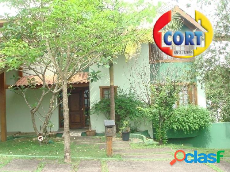 Ampla casa à venda no condomínio Arujá Country Club!!!