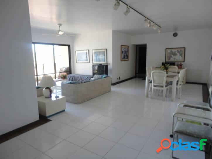 "Amplo apartamento, com lazer, vista ao mar e 02 vagas!"