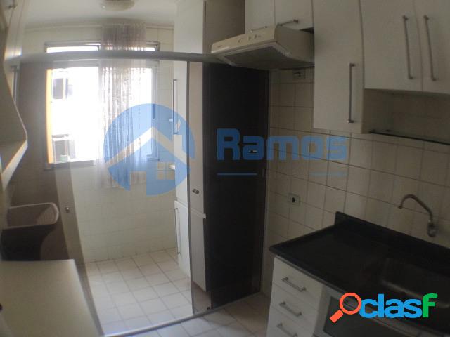 Apartamento com 2 dormitórios, com varanda - Cond.