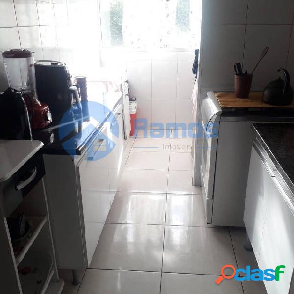 Apartamento com 2 dormitórios, varanda, Cond. Colinas de