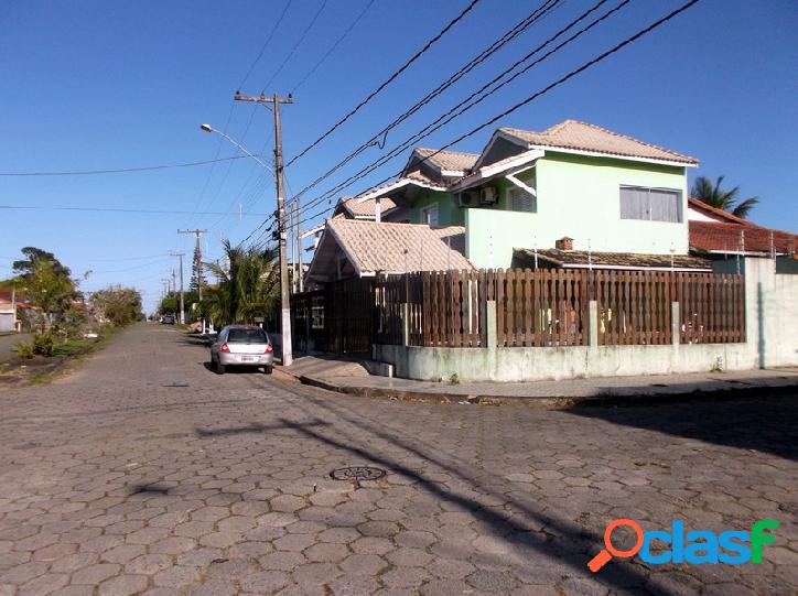 BELO SOBRADO COM PISCINA