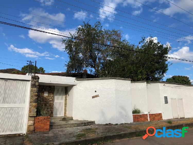 Bella casa Colinas de Guataparo, 1.800m2 terreno 800m2
