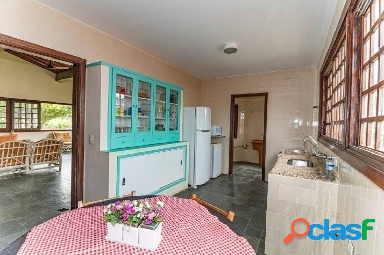 CASA 03 DORMITÓRIOS, COM LAZER!