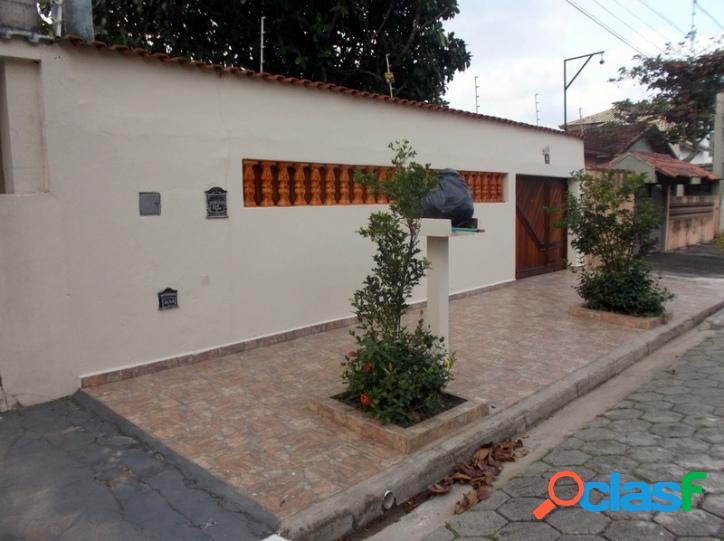 CASA 3 DORMITORIOS COM PISCINA