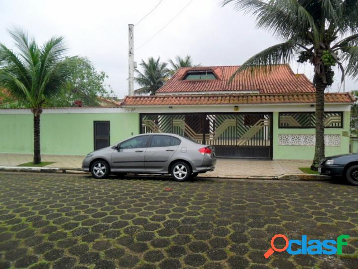 CASA EM 2 LOTES LADO PRAIA COM PISCINA