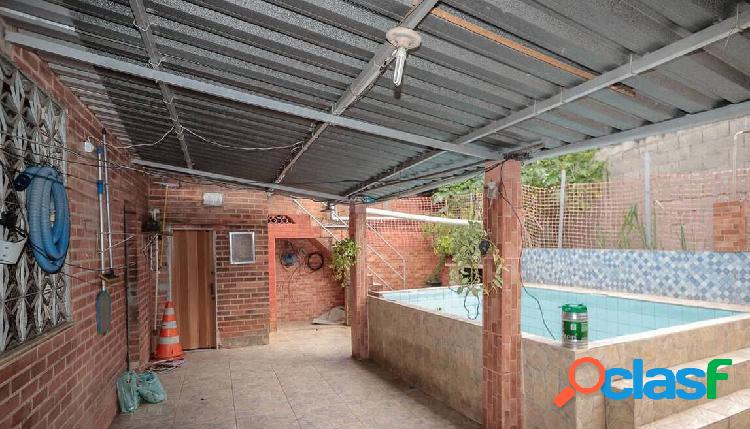 Casa com 4 Quartos Área Vaga à Venda, 172 M² - Cascadura