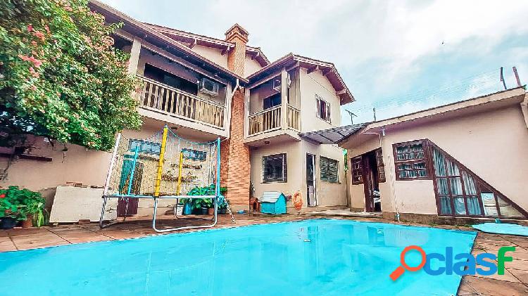 Casa com Piscina - Bairro São João