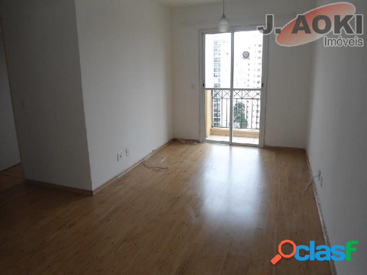 EXCELENTE APARTAMENTO, REPLETO DE ARMÁRIOS, SALA COM