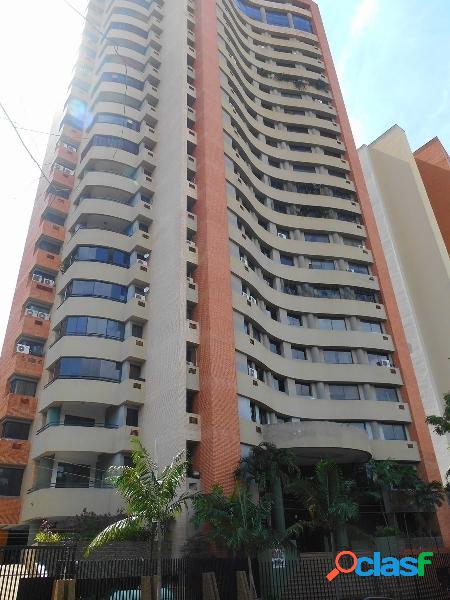 En venta apartamento en Las Chimeneas