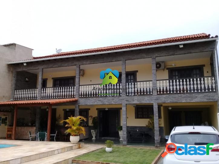 Excelente casa duplex, acabamento de primeira de fino trato.