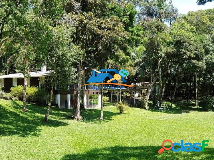 LINDA CHÁCARA EM CONDOMÍNIO NA SERRA DA CANTAREIRA EM