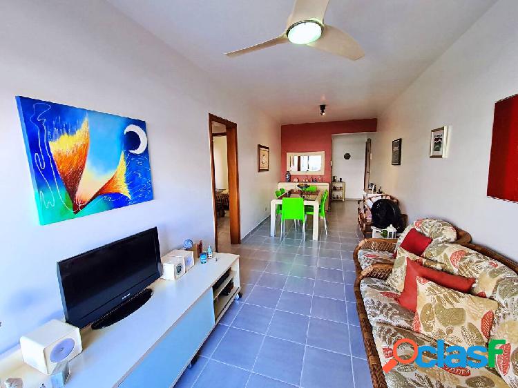 LINDO APARTAMENTO, 02 DORMITÓRIOS, 01 QUADRA DA PRAIA!