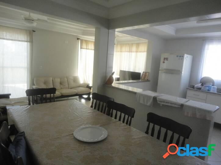 "Lindo cobertura duplex, 04 suítes, região comercial"