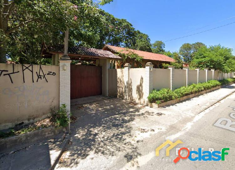 MAGNÍFICO TERRENO COM 3 CASAS E UMA ÁREA DE 5.752m² NO