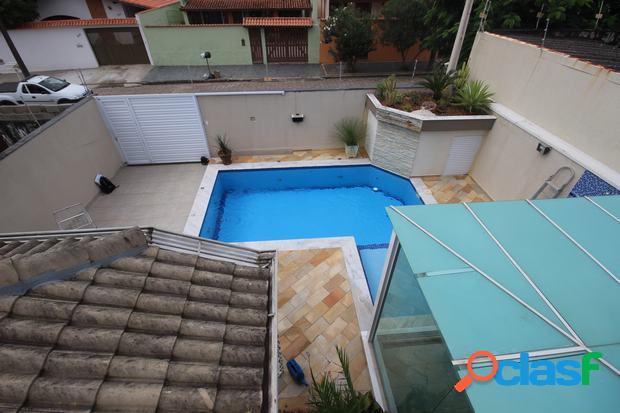 SOBRADO BEM LOCALIZADO COM PISCINA